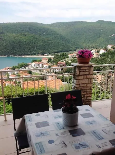 Apartments Alma Rabac 0*,
